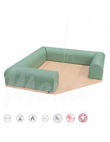 PARQUE CUADRADO CON ENTRADA